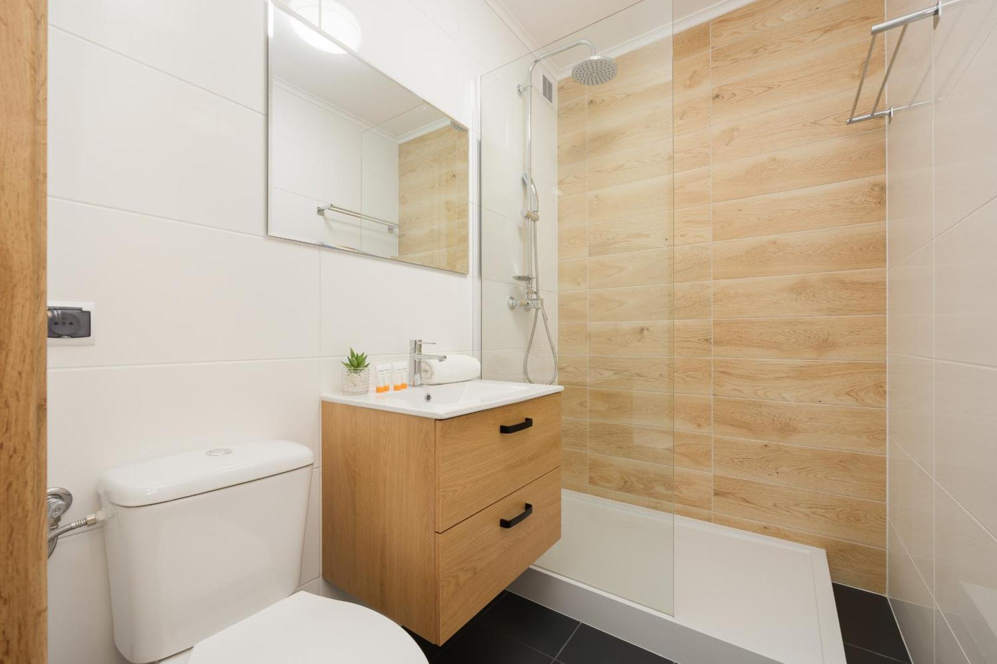 Leilighet Bright For 4 People In By Renters *
